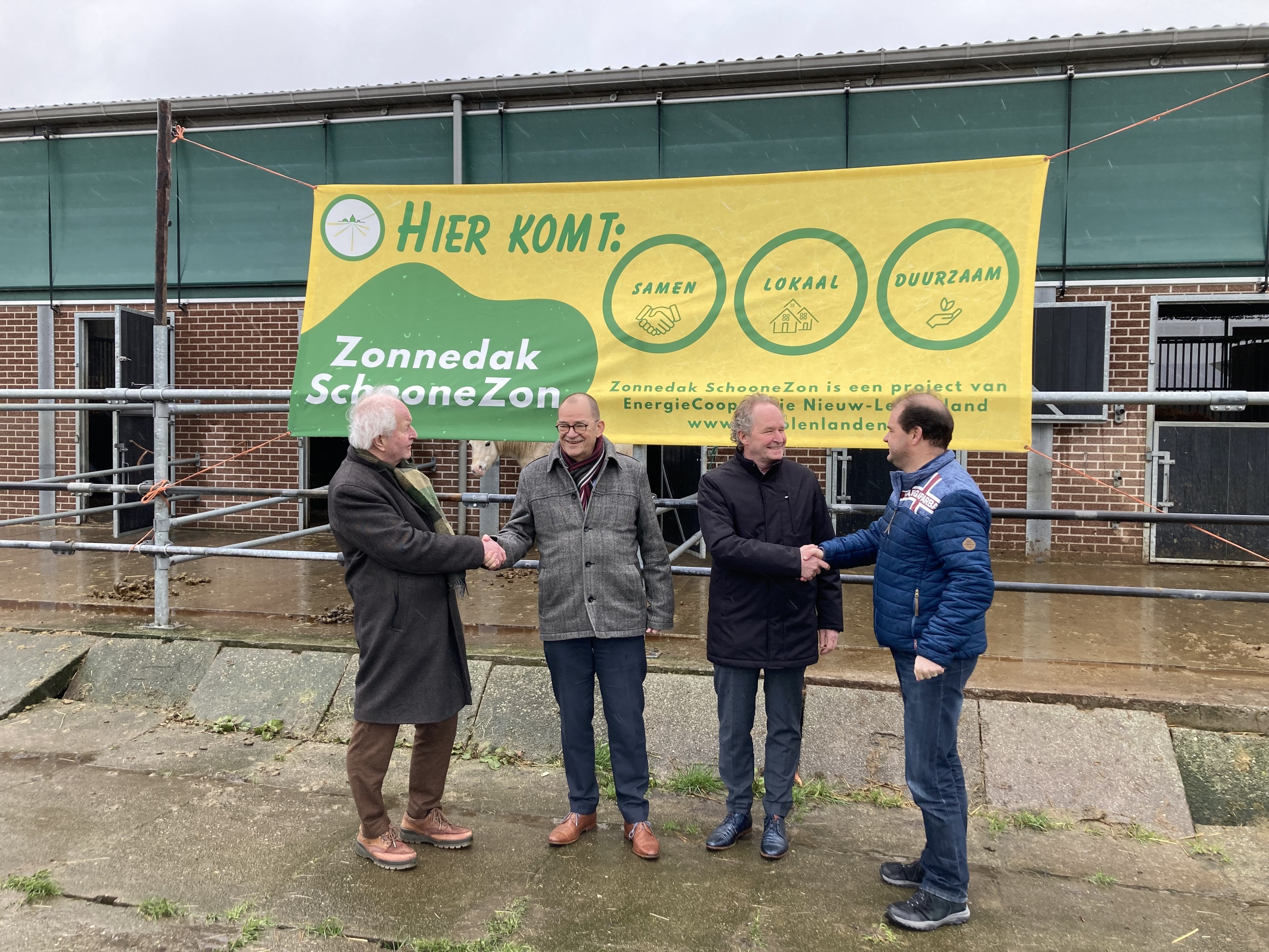 Wethouder Japenga aanwezig bij aftrap van energieproject SchooneZon in Nieuw-Lekkerland