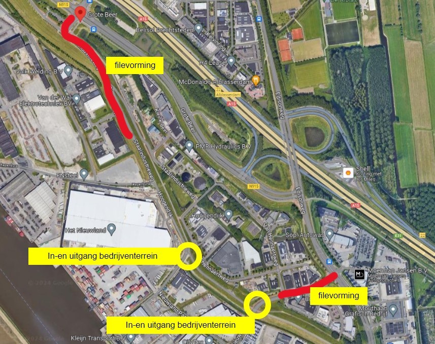 Luchtfoto van de huidige situatie met daarop aangegeven waar files ontstaan