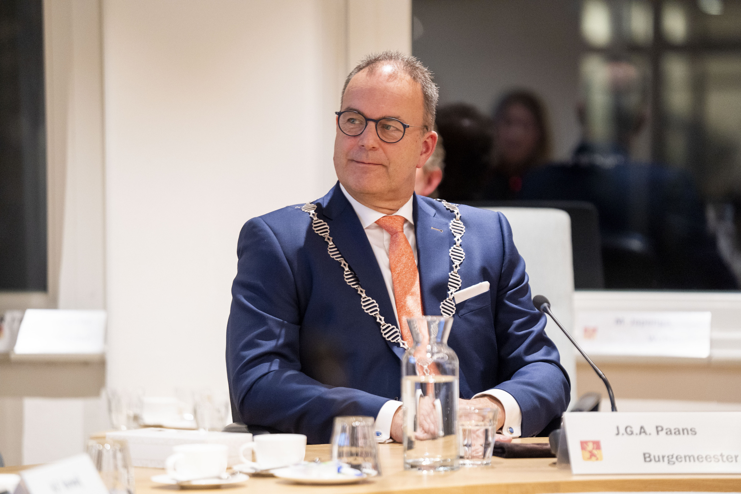 Jaap Paans heeft afscheid genomen als burgemeester van Alblasserdam. Dat gebeurde tijdens een bijzondere raadsvergadering.
