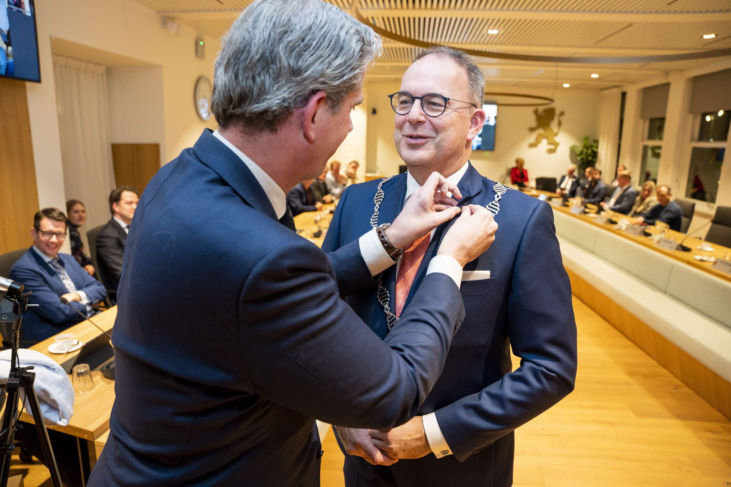 Regiovoorzitter Wouter Kolff benoemde Jaap Paans tot ereburger van Smart Delta Drechtsteden. 